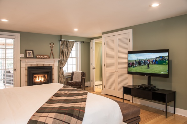 Deluxe King Bedroom